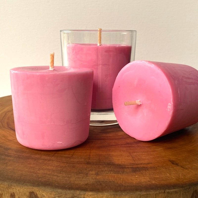 Three Rose and Geranium pure soy Classic candles, with glass, burn brightly for a total of 105 hours with an exquisitely divine perfume Three Rose and Geranium pure soy Classic candles, with glass, burn brightly for a total of 105 hours with an exquisitely divine perfume