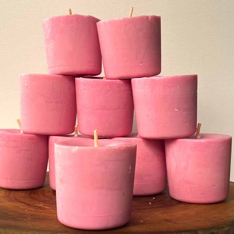 Ten Rose and Geranium pure soy Classics burn brightly for a total of 350 hours with an exquisitely divine perfume. Ten Rose and Geranium pure soy Classics burn brightly for a total of 350 hours with an exquisitely divine perfume.