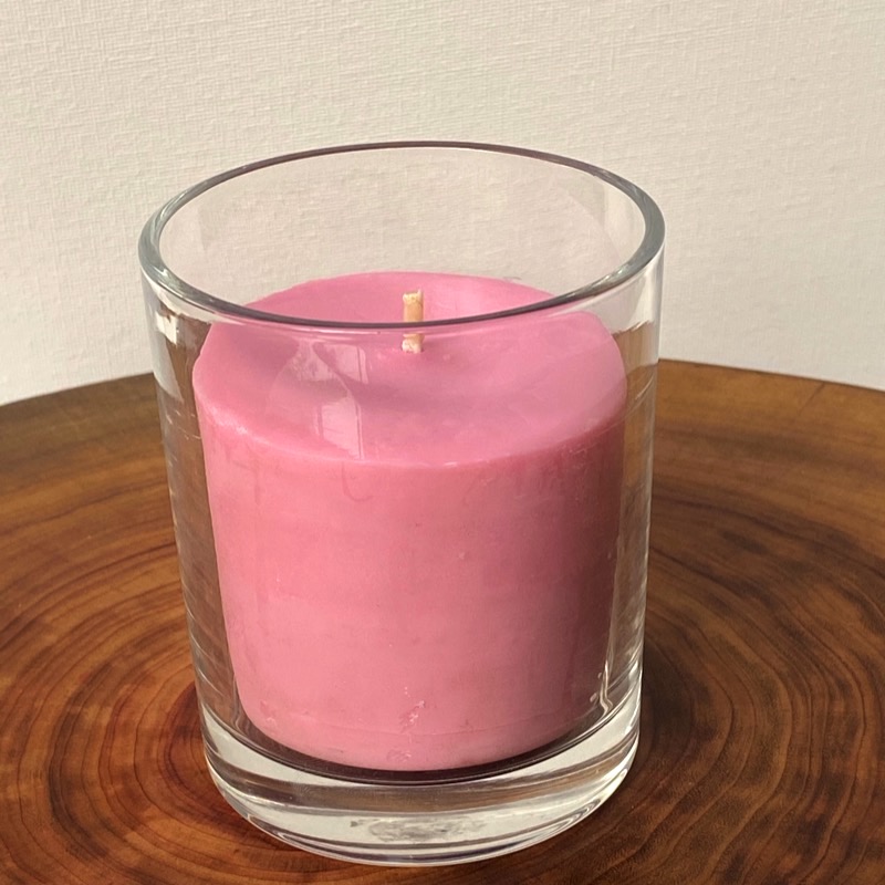Rose and Geranium pure soy Classic, with glass, burns brightly for a total of 35 hours with an exquisitely divine perfume. Rose and Geranium pure soy Classic, with glass, burns brightly for a total of 35 hours with an exquisitely divine perfume.