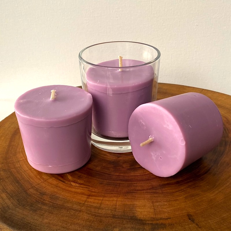 Three Relaxation Blend pure soy Classics, with one glass, burn brightly for a total of 105 hours. Three Relaxation Blend pure soy Classics, with one glass, burn brightly for a total of 105 hours.