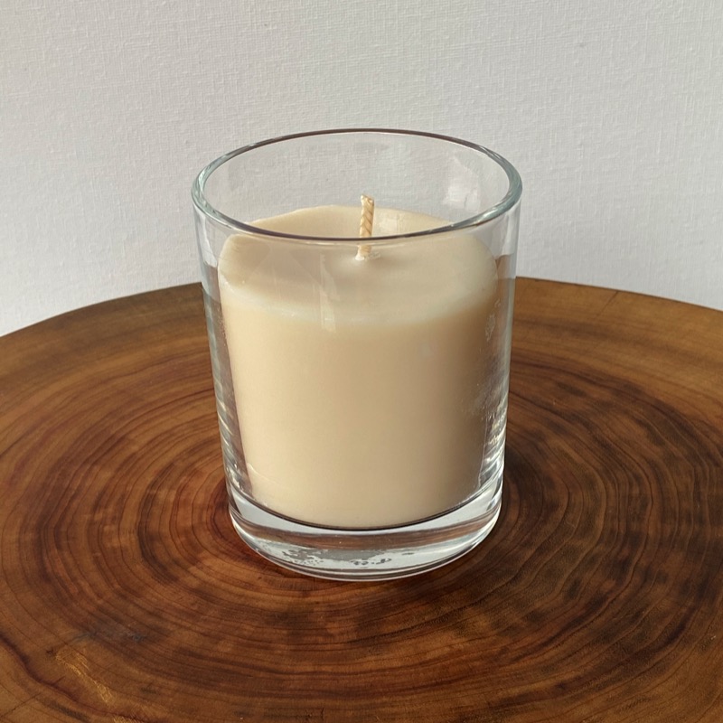 Lime & Coconut pure soy Classic, with glass, burns brightly for a total of 35 hours with a refreshing, tropical, zesty aroma. Lime & Coconut pure soy Classic, with glass, burns brightly for a total of 35 hours with a refreshing, tropical, zesty aroma.