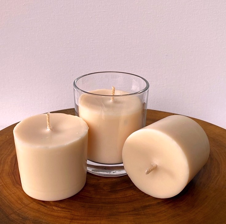 Three Vanilla Bean pure soy Classics, with one glass, burn brightly for a total of 105 hours with a warm, rich aroma. Three Vanilla Bean pure soy Classics, with one glass, burn brightly for a total of 105 hours with a warm, rich aroma.