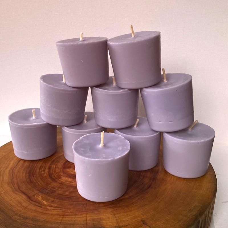 Ten Lavender & Vanilla pure soy Classics burn brightly for a total of 350 hours with a lavish, calming aroma. Ten Lavender & Vanilla pure soy Classics burn brightly for a total of 350 hours with a lavish, calming aroma.