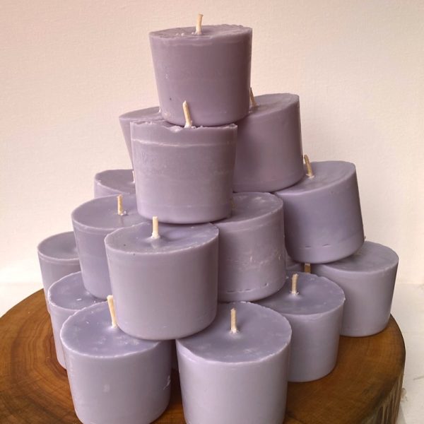 Twenty Lavender & Vanilla pure soy Classics burn brightly for a total of 700 hours with a lavish, calming aroma.