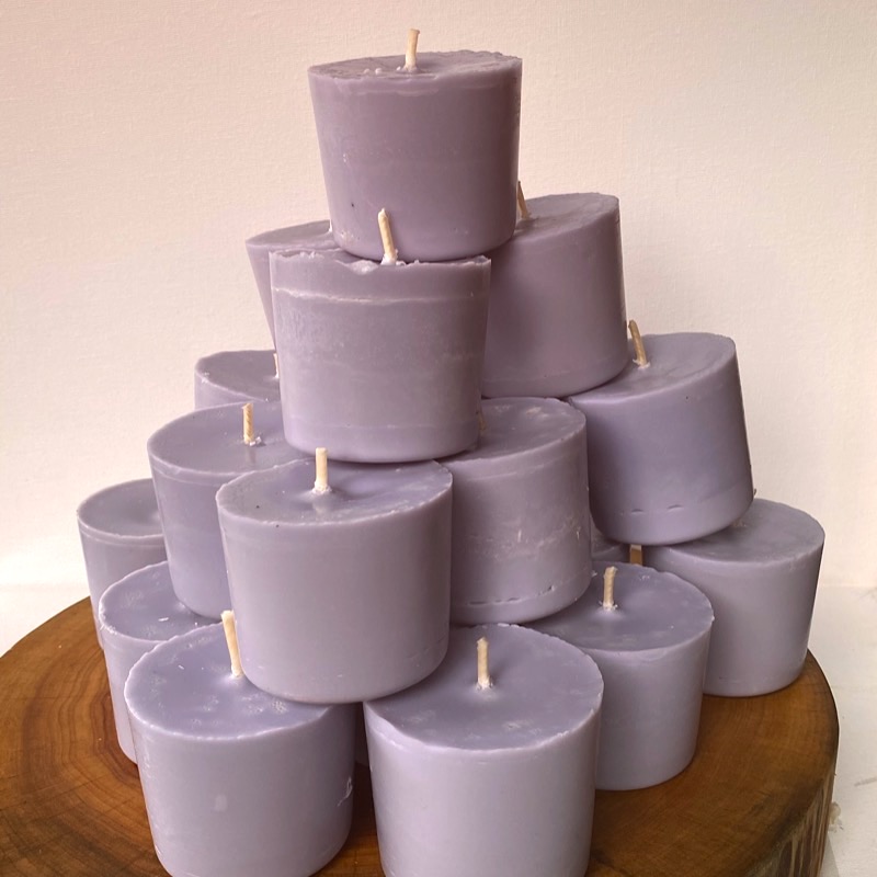 Twenty Lavender & Vanilla pure soy Classics burn brightly for a total of 700 hours with a lavish, calming aroma. Twenty Lavender & Vanilla pure soy Classics burn brightly for a total of 700 hours with a lavish, calming aroma.