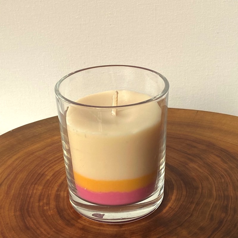 Frangipani & Ylang Ylang pure soy Classic, with glass, burns brightly for a total of 35 hours with a delightfully playful and sweet aroma. Frangipani & Ylang Ylang pure soy Classic, with glass, burns brightly for a total of 35 hours with a delightfully playful and sweet aroma.
