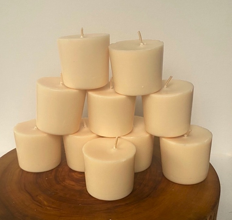 Ten Frankincense, Sandalwood & Ylang Ylang pure soy Classics burn brightly for a total of 350 hours, with an elegant, sophisticated aroma. Ten Frankincense, Sandalwood & Ylang Ylang pure soy Classics burn brightly for a total of 350 hours, with an elegant, sophisticated aroma.