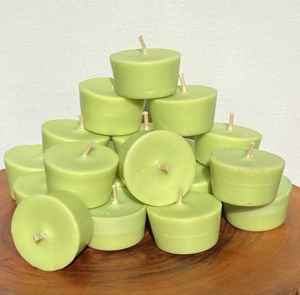 Twenty Lime, Lemongrass and Cedarwood pure soy Votives burn brightly for a total of 240 hours with an invigorating, citrus-fresh appeal.