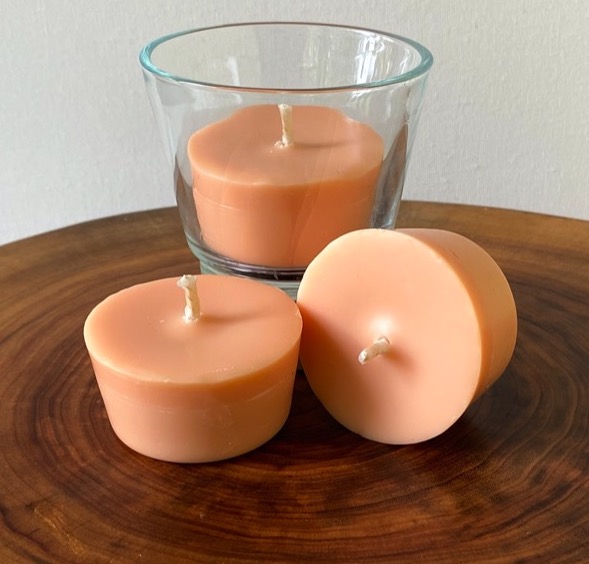 Three Vanilla Bean pure soy Votives, with one glass, burn brightly for a total of 24 hours with a luxurious, intoxicating fragrance.