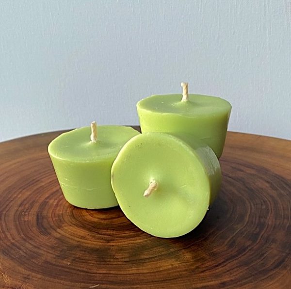 Three Lime, Lemongrass and Cedarwood pure soy Votives burn brightly for a total of 24 hours with an invigorating, citrus-fresh appeal.