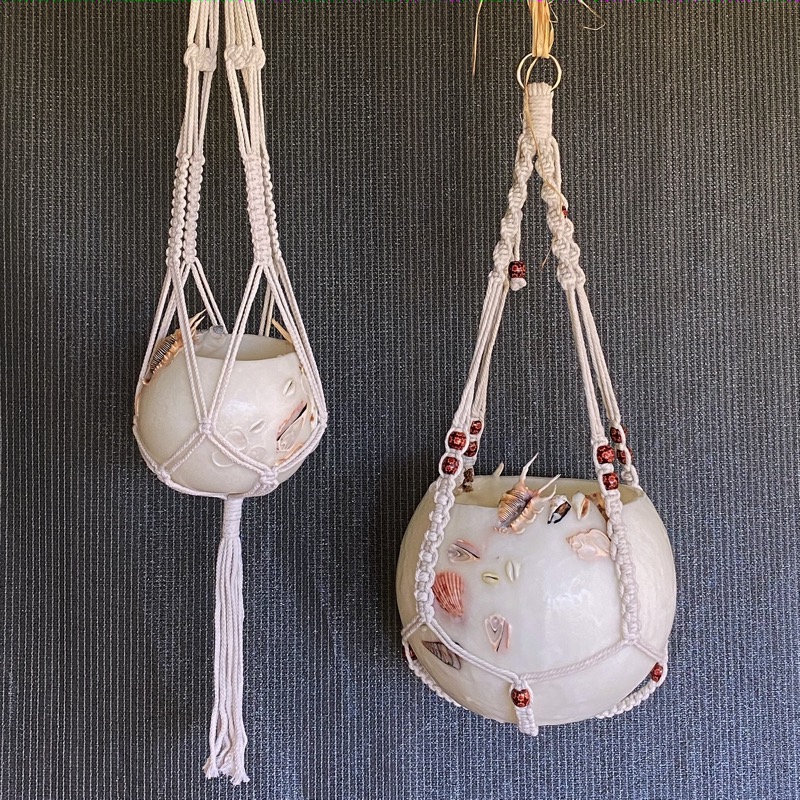 The Twin-set includes one large and one small hanger. The Twin-set includes one large and small hanger.