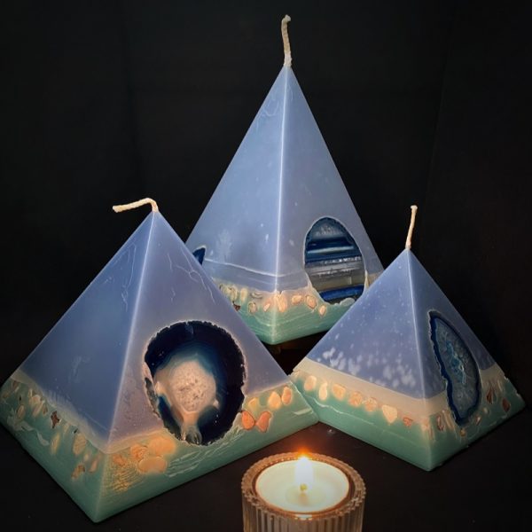 Our Patchouli and Sandalwood nest of pyramids combined burn time is over 440 hours. As your pyramid candle burns, the flame illuminates the Agate, revealing the stone's unique variegated patterns, and leaves you with a gorgeous keepsake. Essential oils of Himalayan Patchouli and Sandalwood create a sophisticated scent reminiscent of the swinging 60s' counter-culture. A crisp ribbon of white separating the navy body from its teal base is embedded with river pebbles.