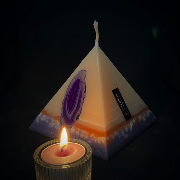 Tutankhamon: the smallest of our pyramid range burning for over 90 hours.
