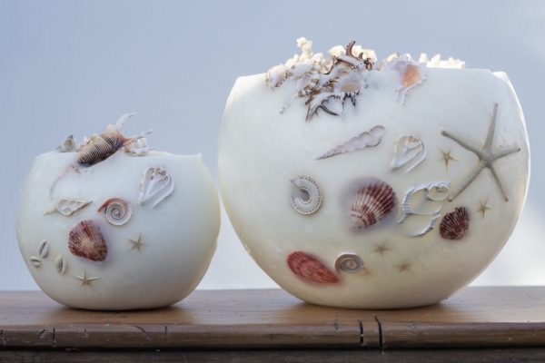 Two beautiful shell lanterns, large and small, as a Twin-set. Photo by Kim Vecie