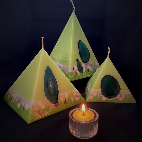 Our Lime, Lemongrass and Cedarwood nest of pyramids combined burn time is over 440 hours. As your pyramid candle burns, the flame illuminates the Agate, revealing the stone's unique variegated patterns, and leaves you with a gorgeous keepsakes. Fresh green in colour and infused with essential oils of lime, lemongrass and cedar-wood, these candle further feature a variegated coloured base embedded with agate crystal and river pebbles.