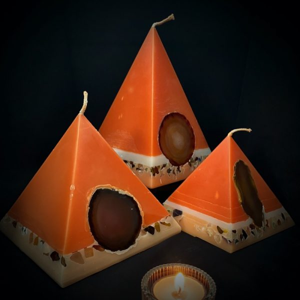 Our Sweet Orange, Ginger, Cinnamon and Vanilla nest of pyramids combined burn time is over 440 hours. As your pyramid candle burns, the flame illuminates the Agate, revealing the stone's unique variegated patterns, and leaves you with a gorgeous keepsake. These candles further feature a variegated coloured base embedded with agate crystal, semi precious stone and river pebbles.