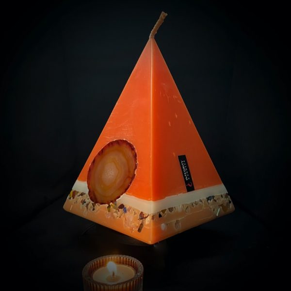 Cleopatra: largest in our Sweet Orange, Ginger, Cinnamon and Vanilla pyramid range burning over 190hrs. As your pyramid candle burns, the flame illuminates the Agate, revealing the stone's unique variegated patterns, and leaves you with a gorgeous keepsake. This candle further features a variegated coloured base embedded with agate crystal, semi precious stone and river pebbles. Visually bold and beautiful rich in tones of apricot with a warmly spiced scent, these candles illuminate brightly and boast an exceptionally long burn time.