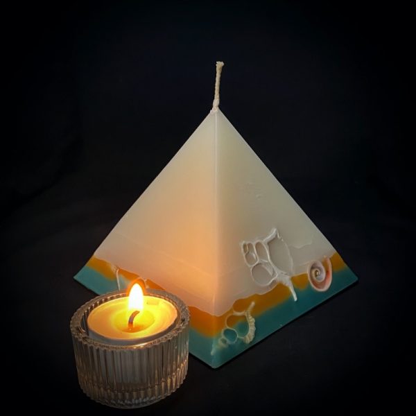 Tutankhanom: smallest in our pyramid range burning over 90 hours. Take me to the beach please! Fresh, warm and tropically scented this range is infused with essential oils of lime and coconut. White in colour, these candles feature an sunburnt orange and teal banded base embedded with sea shells. As you near the end of your candle's burning, the trove of exotic shells is revealed - your lasting keepsake.