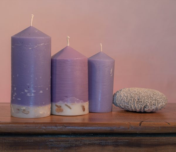 Deeply relaxing, this blend of essential oils includes Lavandula Angustifolia, Patchouli, Citrus, Marjoram, Jojoba, Geranium and Chamomile. A meditative shade of purple, the range features a white base embedded with river stone.