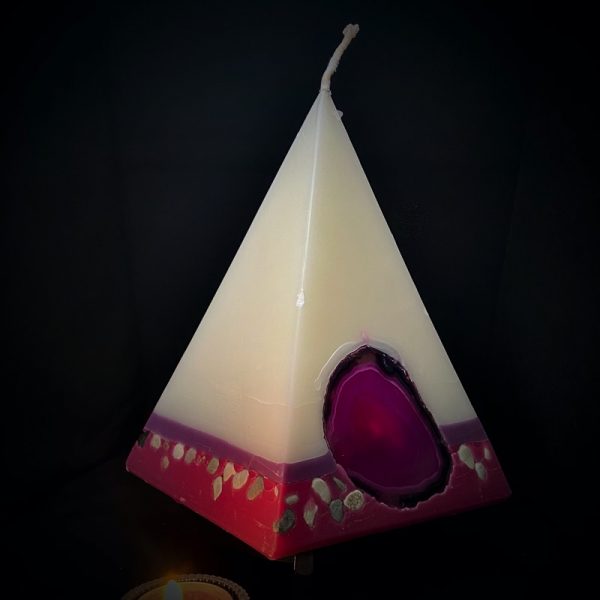 Cleopatra: largest in our pyramid range burning over 190 hours. As your pyramid candle burns, the flame illuminates the Agate, revealing the stone's unique variegated patterns, and leaves you with a gorgeous keepsakes. Visually beautiful, this white bodied pyramid is banded at the base in purple and magenta and embedded with agate slices and river pebble. Infused oils of Rose and Geranium oils create a luxurious scent with fresh and relaxing overtones. Our candles illuminate brightly and boast an exceptionally long burn time.