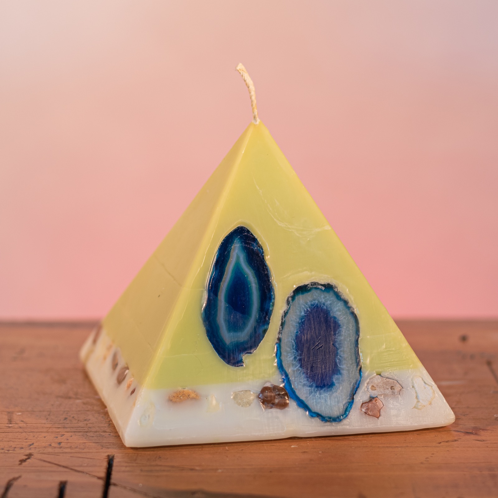 As your pyramid candle burns, the flame illuminates the Agate, revealing the stone's unique variegated patterns and leaving you with a beautiful keepsake. Fresh green in colour and infused with essential oils of lime, lemongrass and cedarwood, this candle further features a white base embedded with river pebbles. As your pyramid candle burns, the flame illuminates the Agate, revealing the stone's unique variegated patterns and leaving you with a beautiful keepsake. Fresh green in colour and infused with essential oils of lime, lemongrass and cedarwood, this candle further features a white base embedded with river pebbles.